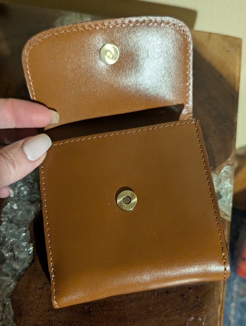 Patricia Nash Astra Bi-fold Snap Wallet in Tan Heritage Leather - Picture 6 of 14